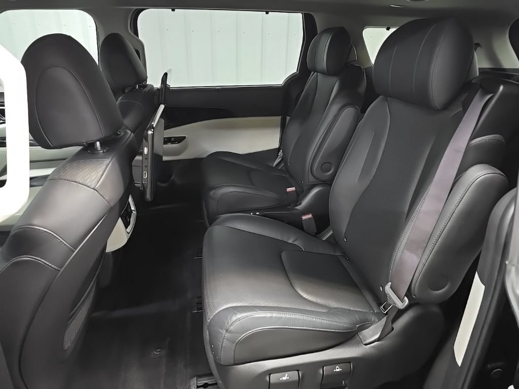 Used 2022 Kia Carnival SX Prestige FWD image 33
