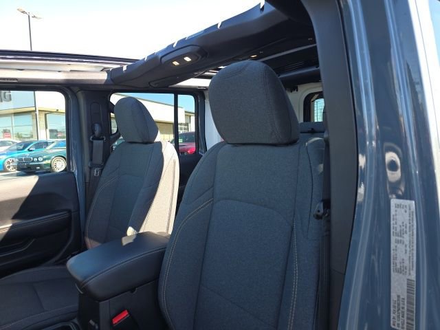 Used 2025 Jeep Wrangler Unlimited Sahara w/ Safety Group AWD/4WD image 12