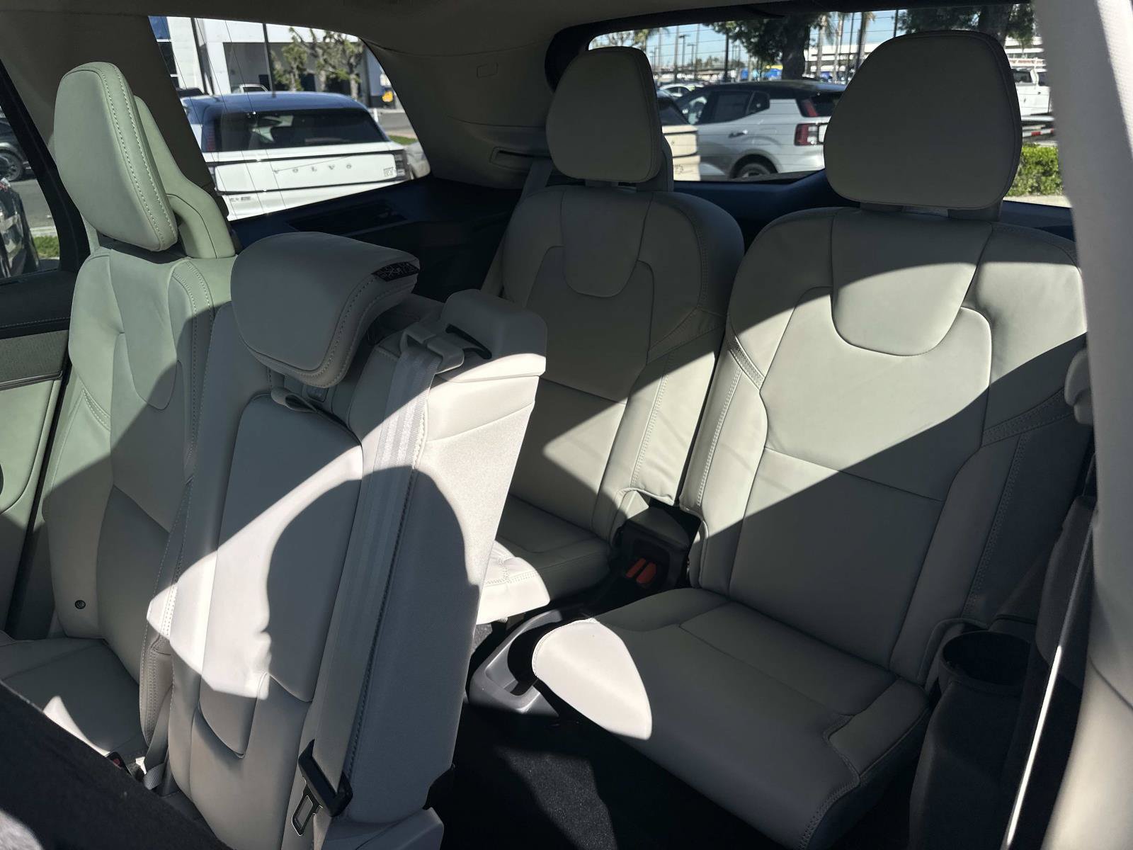 New 2026 Volvo XC90 T8 Ultra w/ Protection Package Premier AWD/4WD image 18