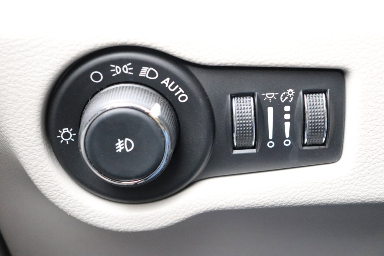 Used 2024 Chrysler Pacifica Limited image 49