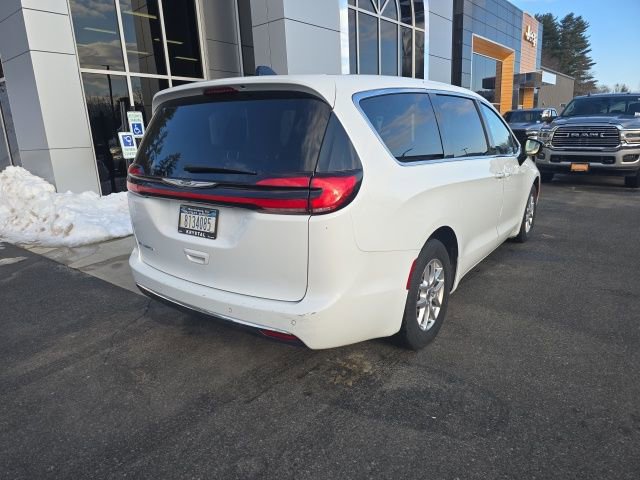 Certified 2024 Chrysler Pacifica Touring-L image 6