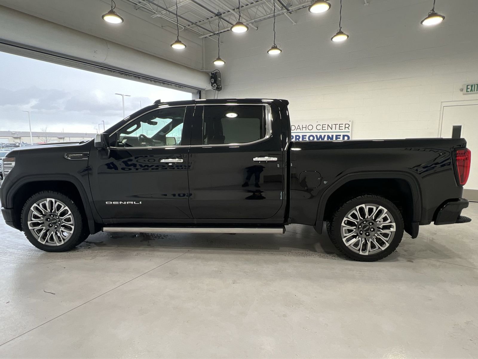 Used 2024 GMC Sierra 1500 Denali Ultimate image 5