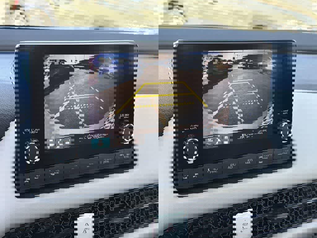 Used 2025 Honda HR-V LX image 18