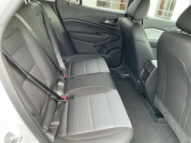 Used 2025 Chevrolet Trax LT w/ LT Convenience Package image 18