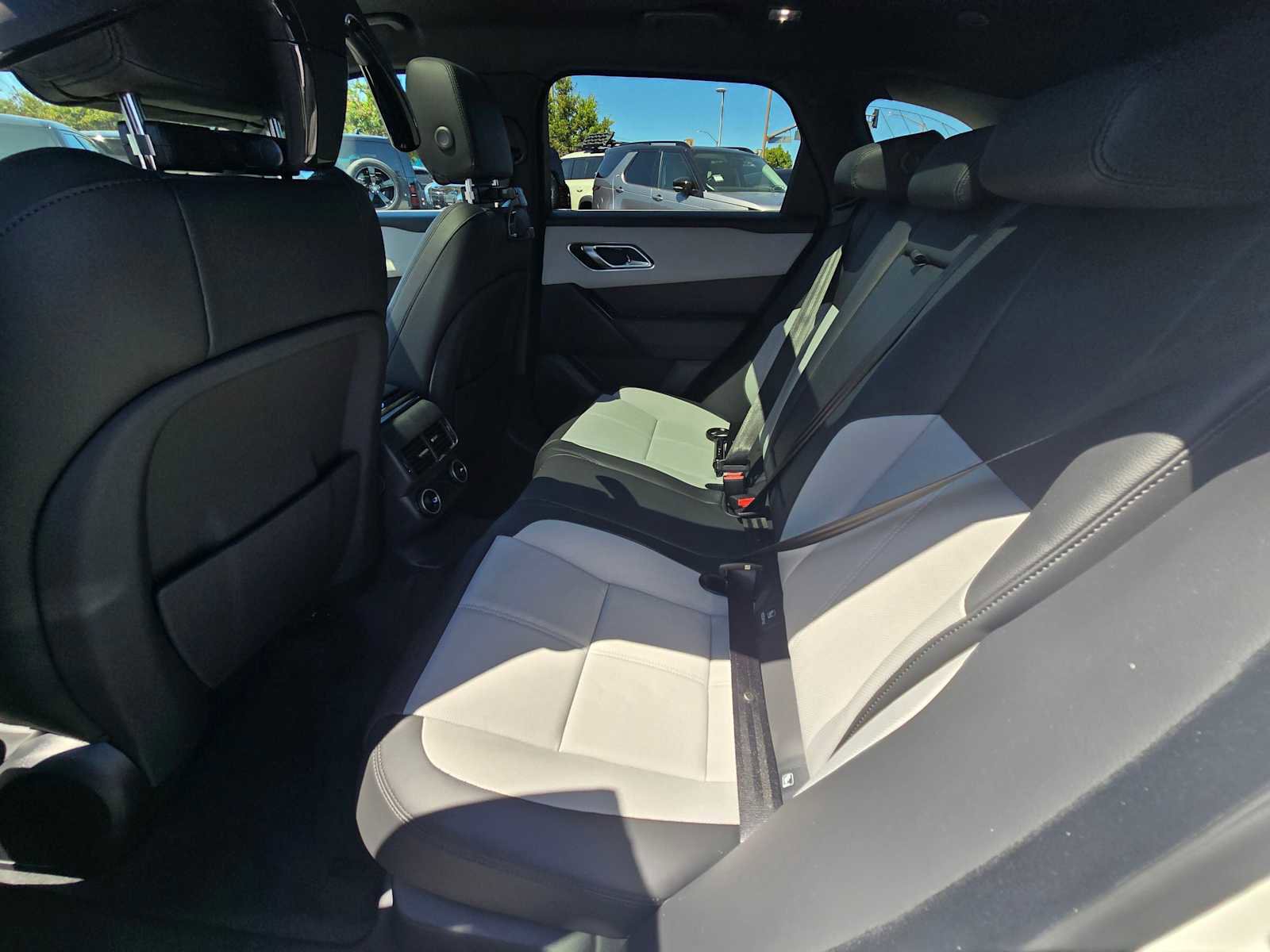 New 2026 Land Rover Range Rover Velar Dynamic SE image 19