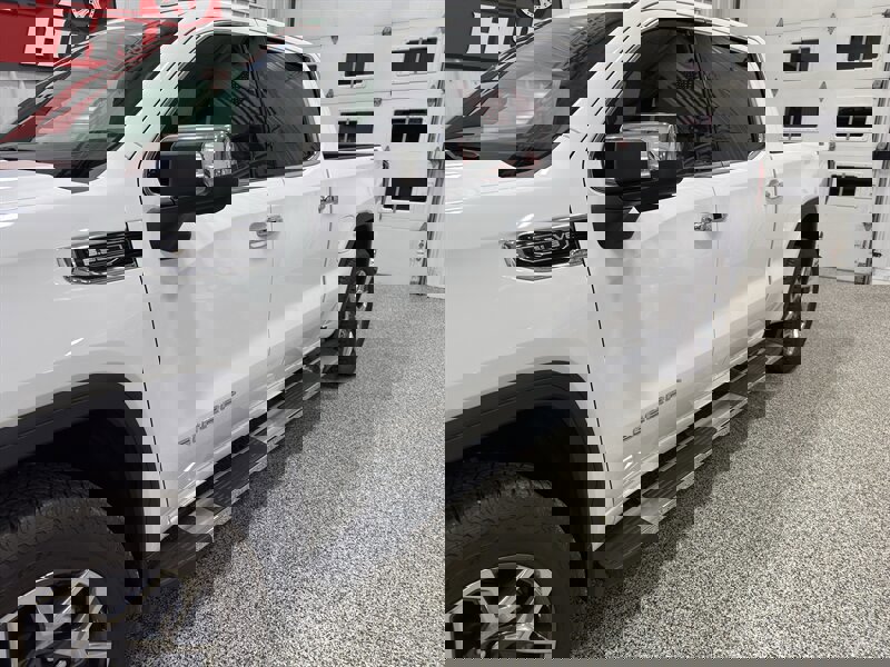 Used 2025 GMC Sierra 1500 SLT w/ SLT Premium Package image 28