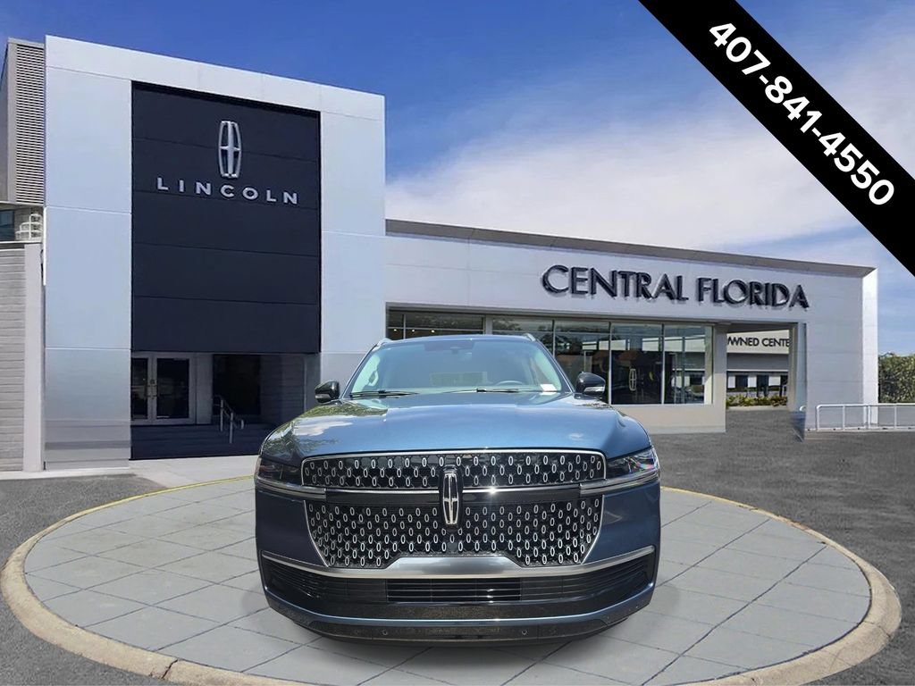 New 2027 Lincoln Navigator Premiere RWD image 2