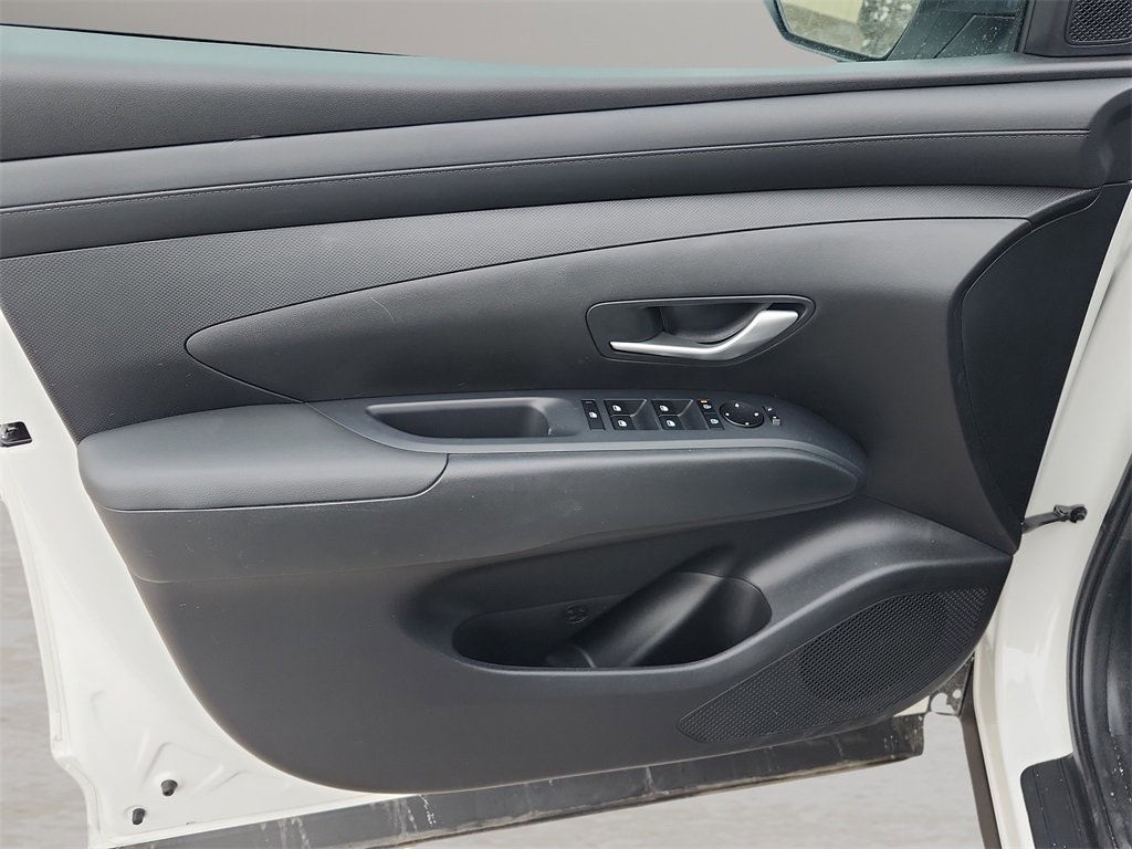Certified 2025 Hyundai Tucson SE image 14