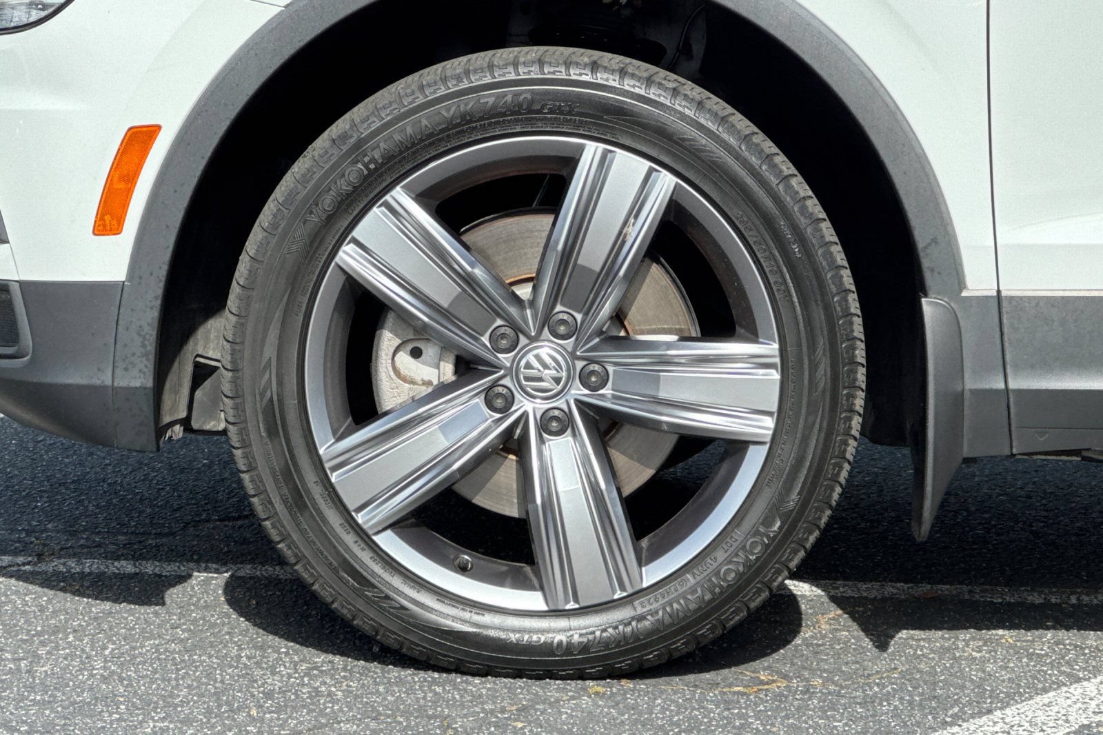Used 2020 Volkswagen Tiguan SEL FWD image 28