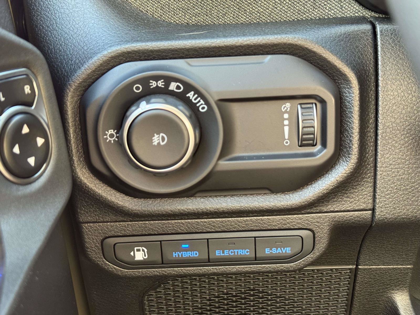 Used 2025 Jeep Wrangler Unlimited Sport S 4xe AWD/4WD image 31