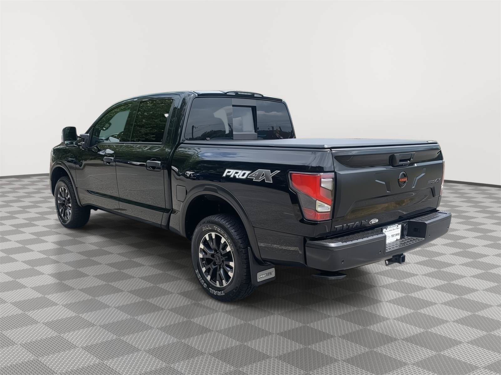 Used 2021 Nissan Titan PRO-4X w/ Pro-4x Convenience Package AWD/4WD image 3