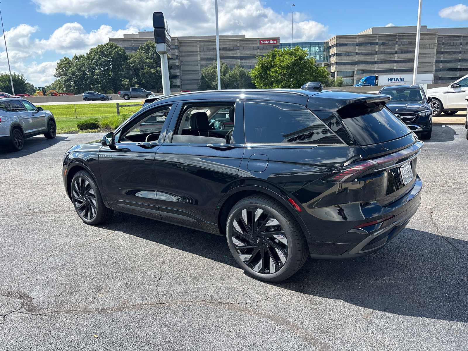 New 2026 Lincoln Nautilus Reserve AWD/4WD image 5