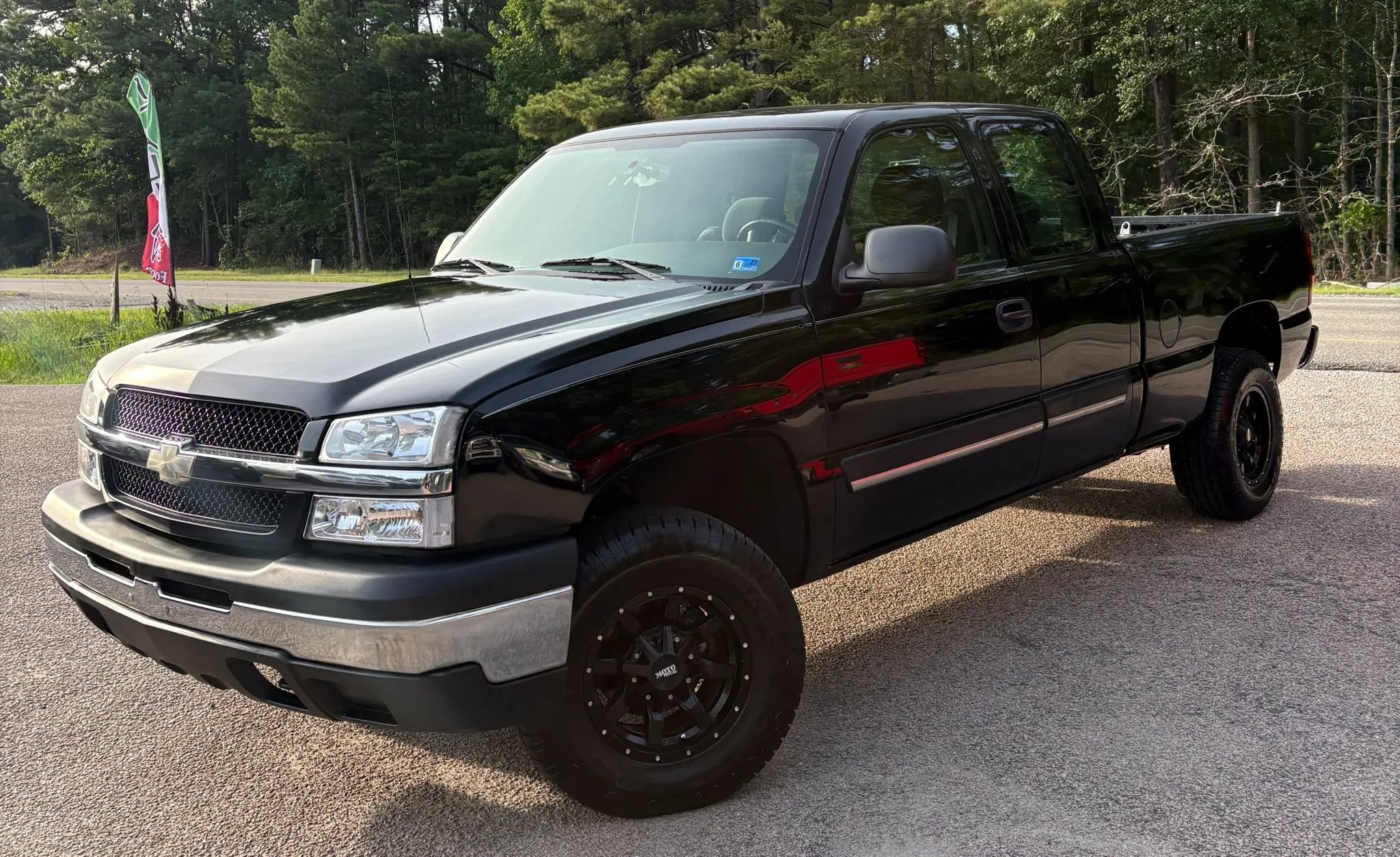 Used 2004 Chevrolet Silverado 1500 LS w/ Light Duty Power Package AWD/4WD image 3