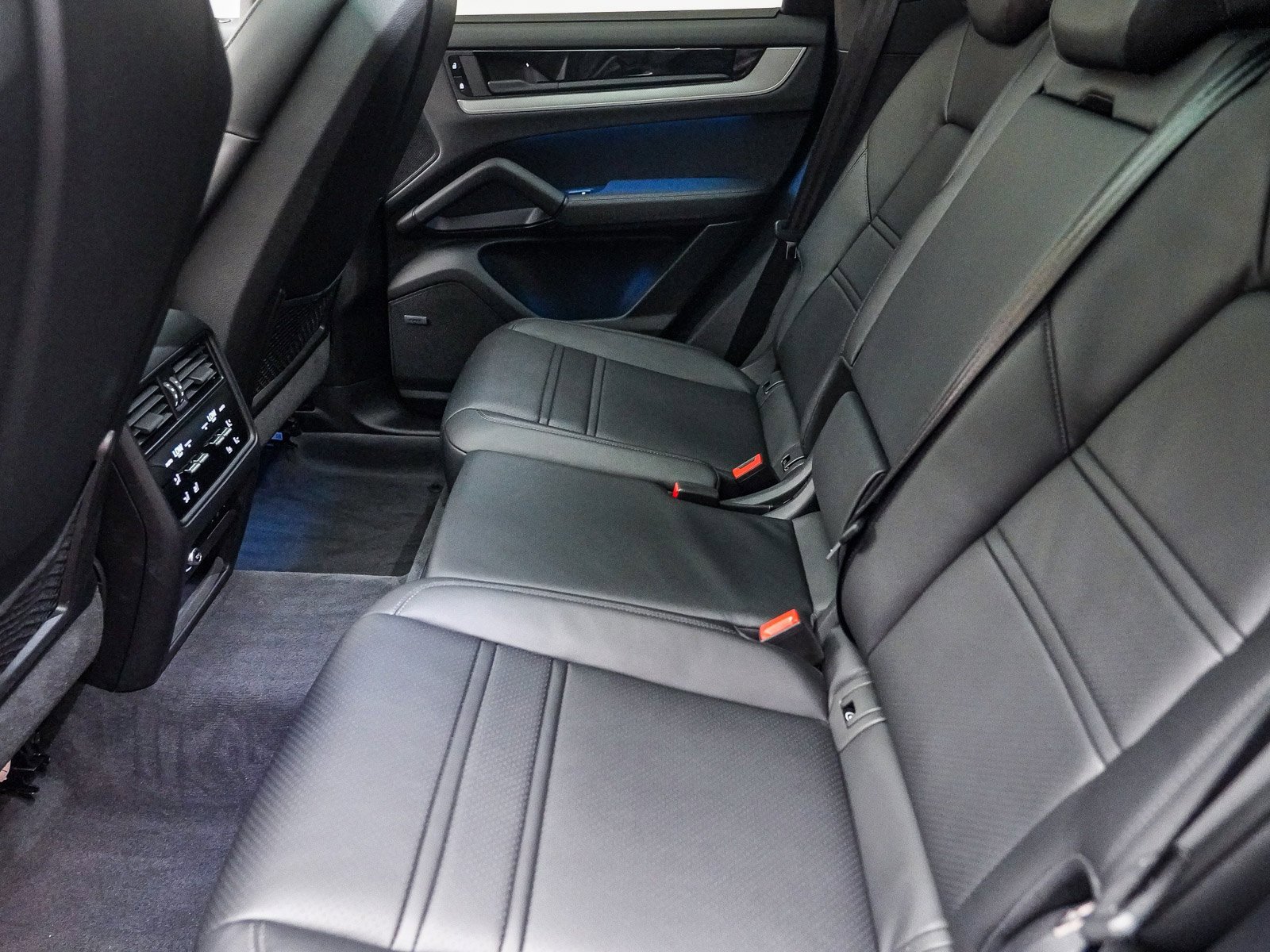 Used 2025 Porsche Cayenne S image 22