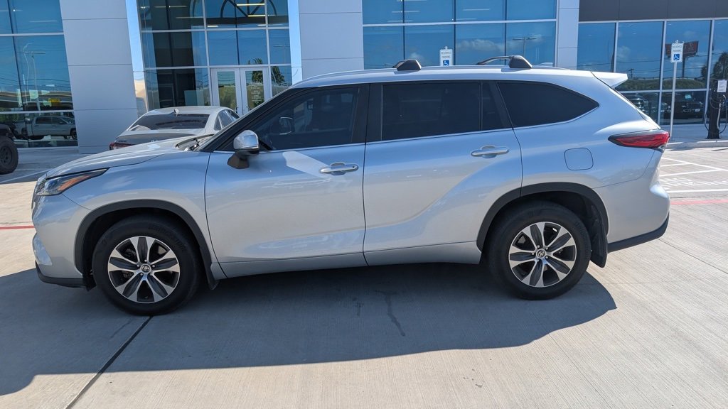 Used 2023 Toyota Highlander XLE