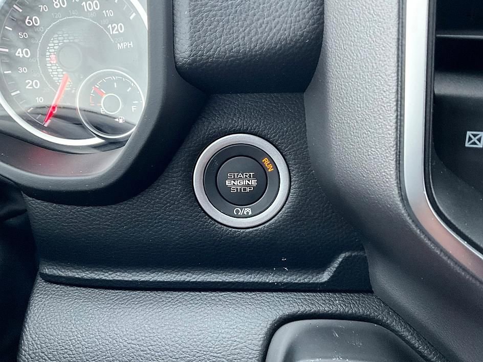 New 2026 RAM 1500 4x4 Crew Cab image 18