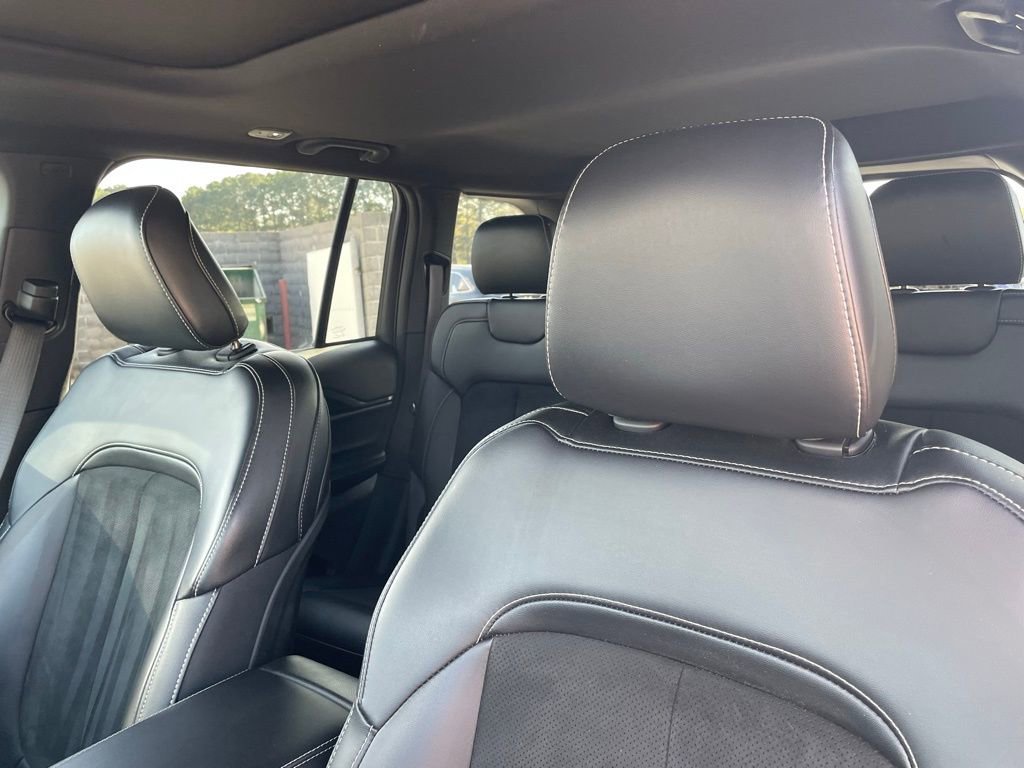 Used 2025 Jeep Grand Cherokee Altitude image 25