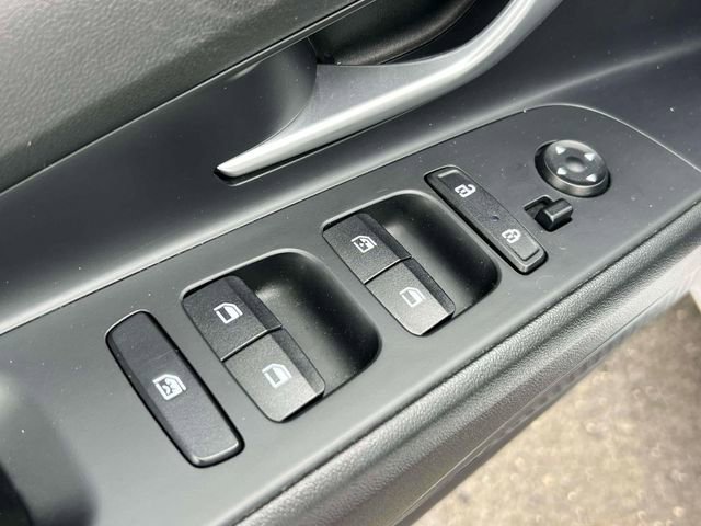 Used 2023 Hyundai Elantra Blue image 17