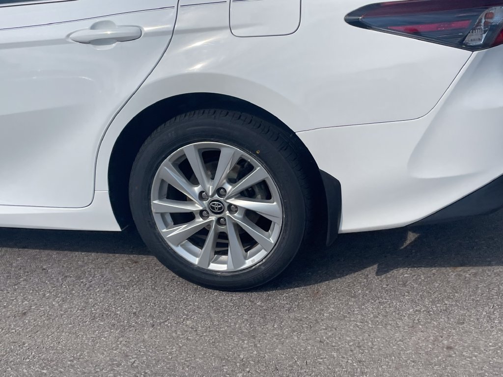 Used 2021 Toyota Camry LE AWD/4WD image 9