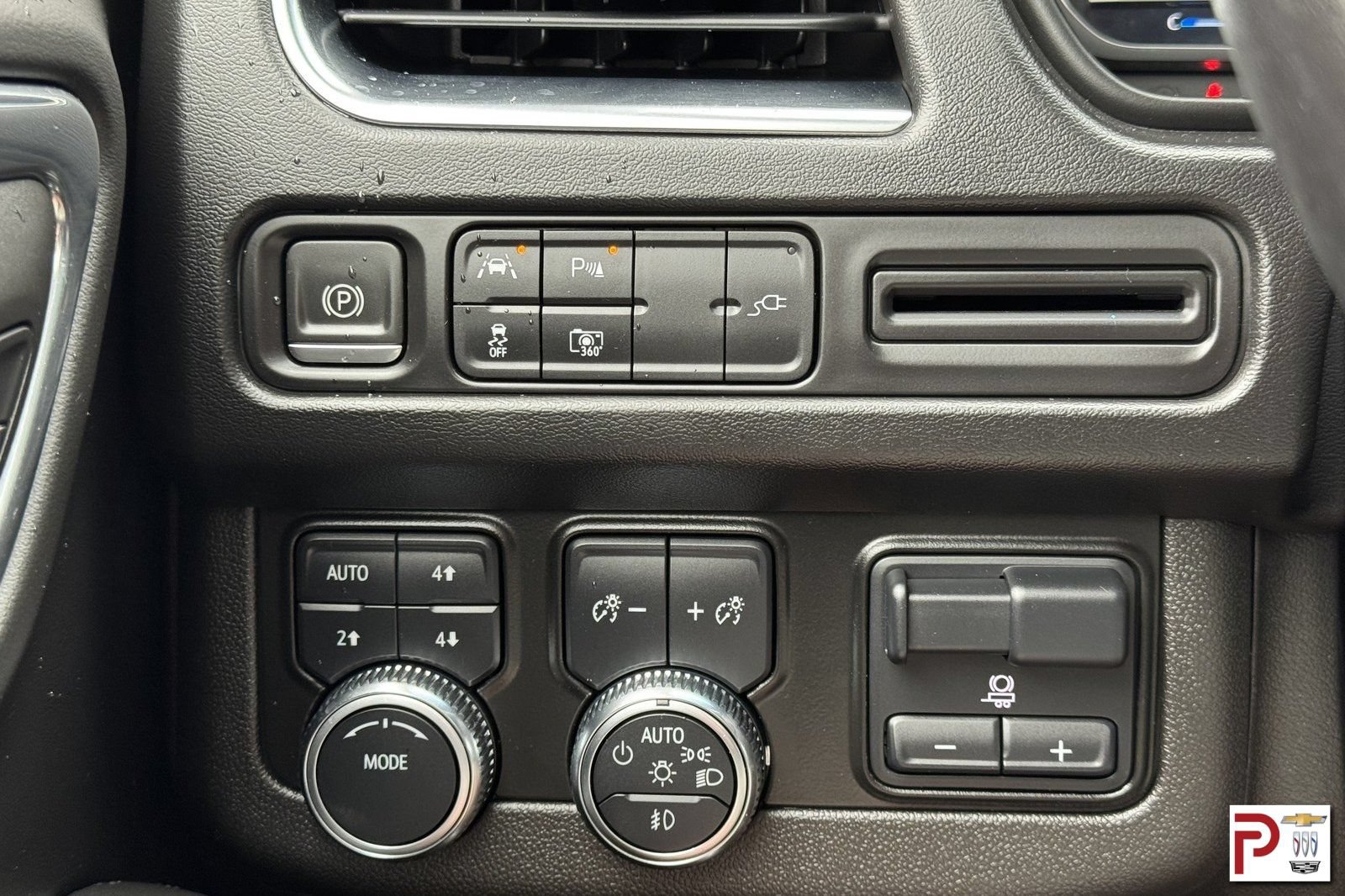 Certified 2022 GMC Yukon SLT w/ SLT Premium Package AWD/4WD image 29