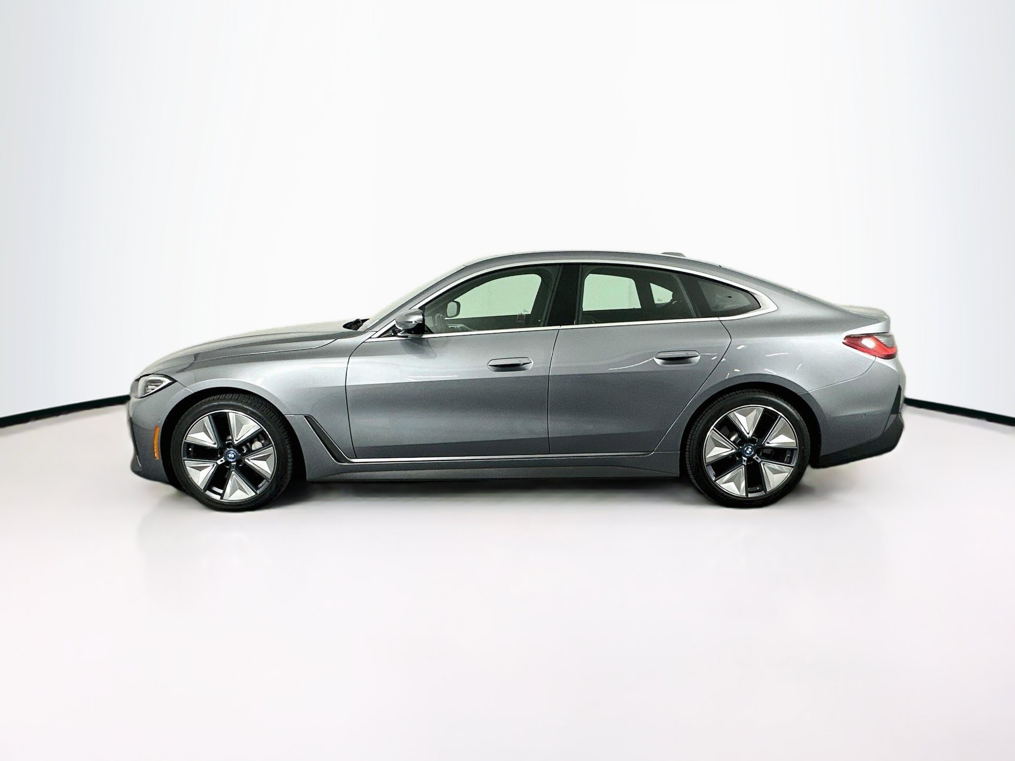 Used 2024 BMW i4 eDrive40 w/ Premium Package RWD image 4
