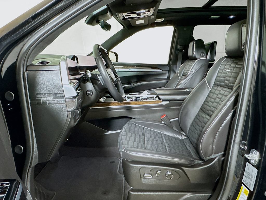 Certified 2025 Cadillac Escalade Sport Platinum w/ LPO, ONYX Package AWD/4WD image 20
