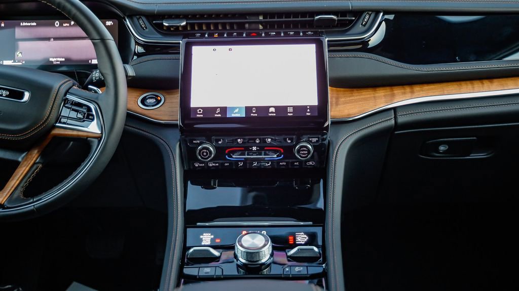 New 2025 Jeep Grand Cherokee Summit image 16