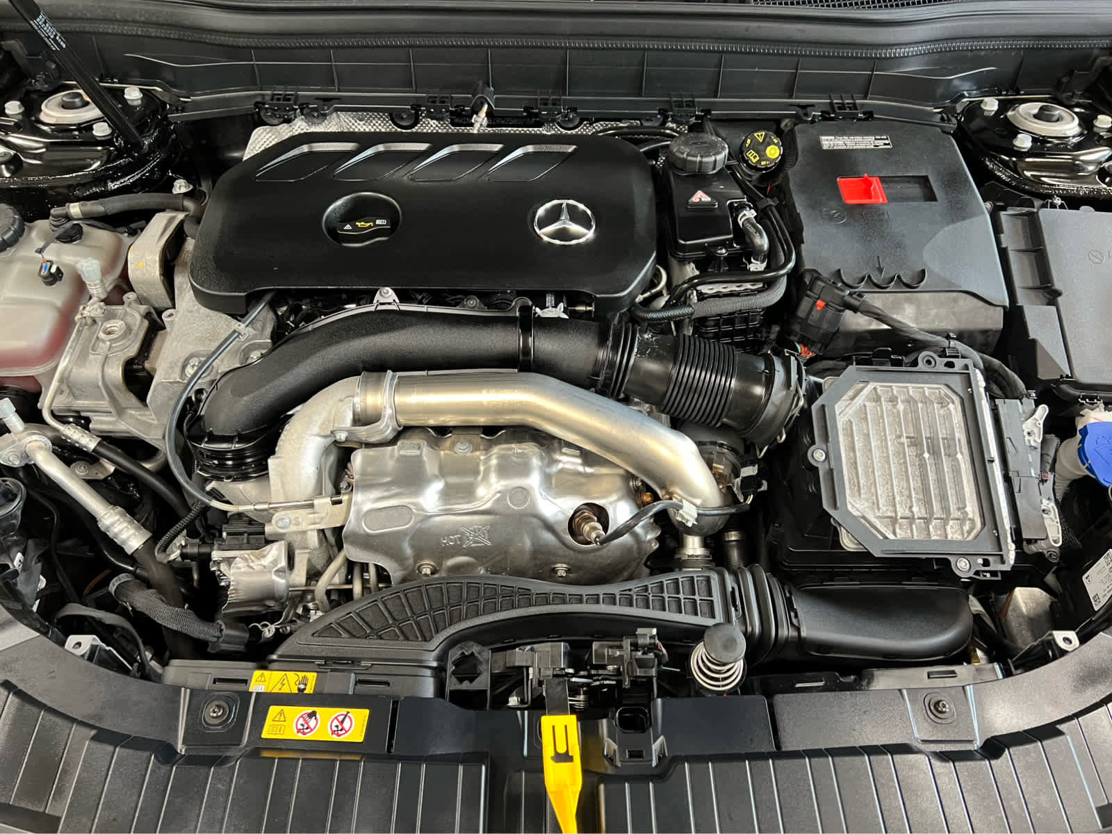Used 2024 Mercedes-Benz GLB 250 4MATIC image 11