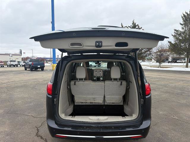 Used 2019 Chrysler Pacifica Limited image 42