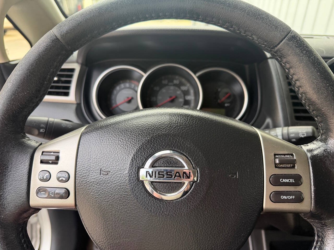 Used 2009 Nissan Versa Hatchback w/ Convenience Pkg FWD image 15