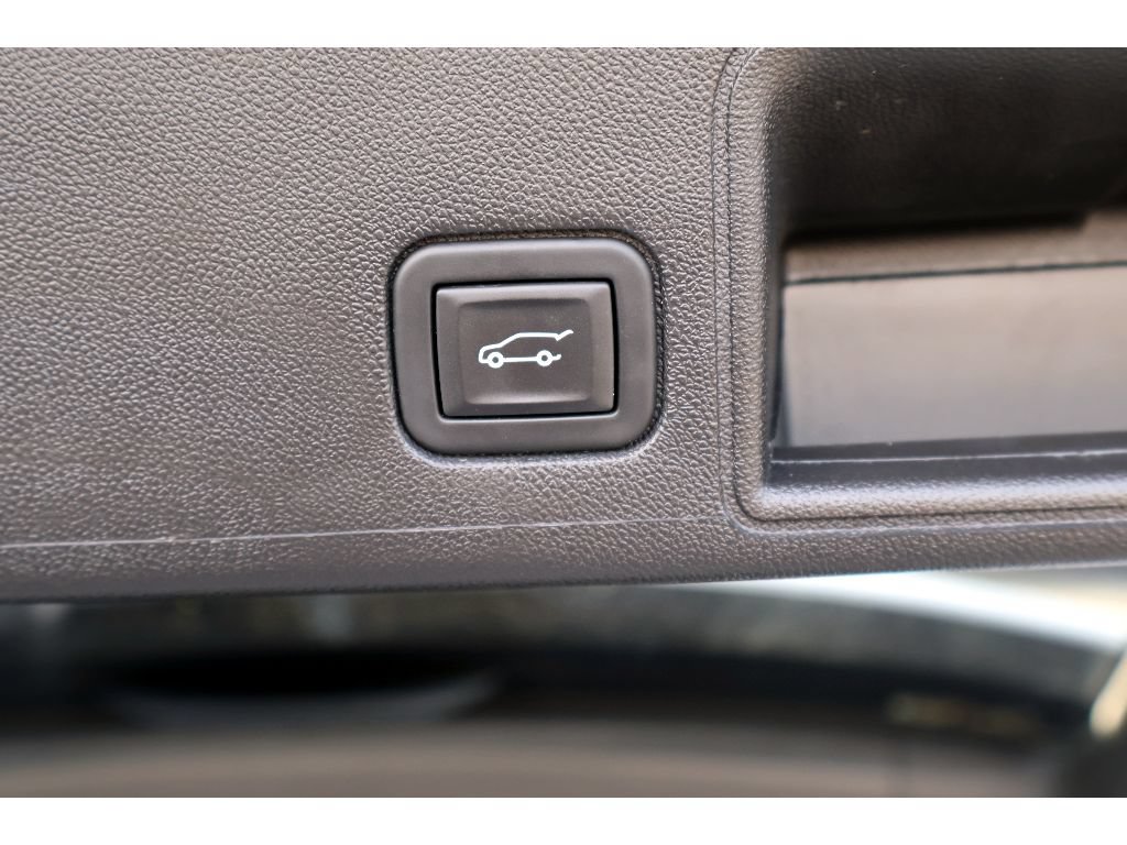 Used 2023 GMC Terrain SLE w/ Driver Convenience Package FWD image 24