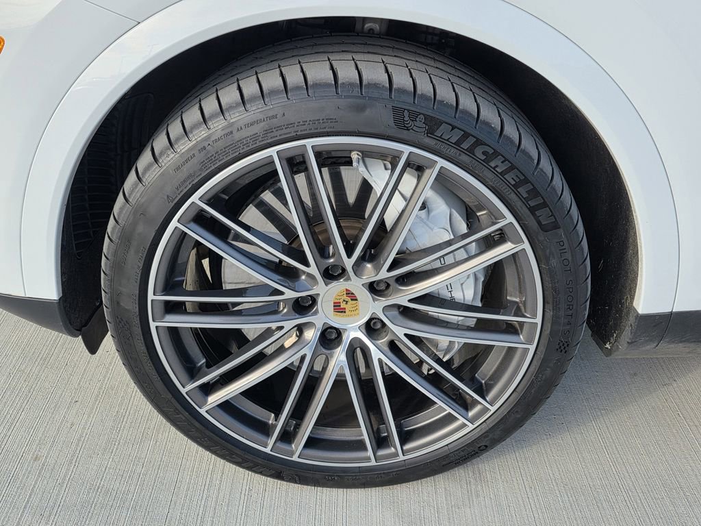 Used 2022 Porsche Cayenne image 14