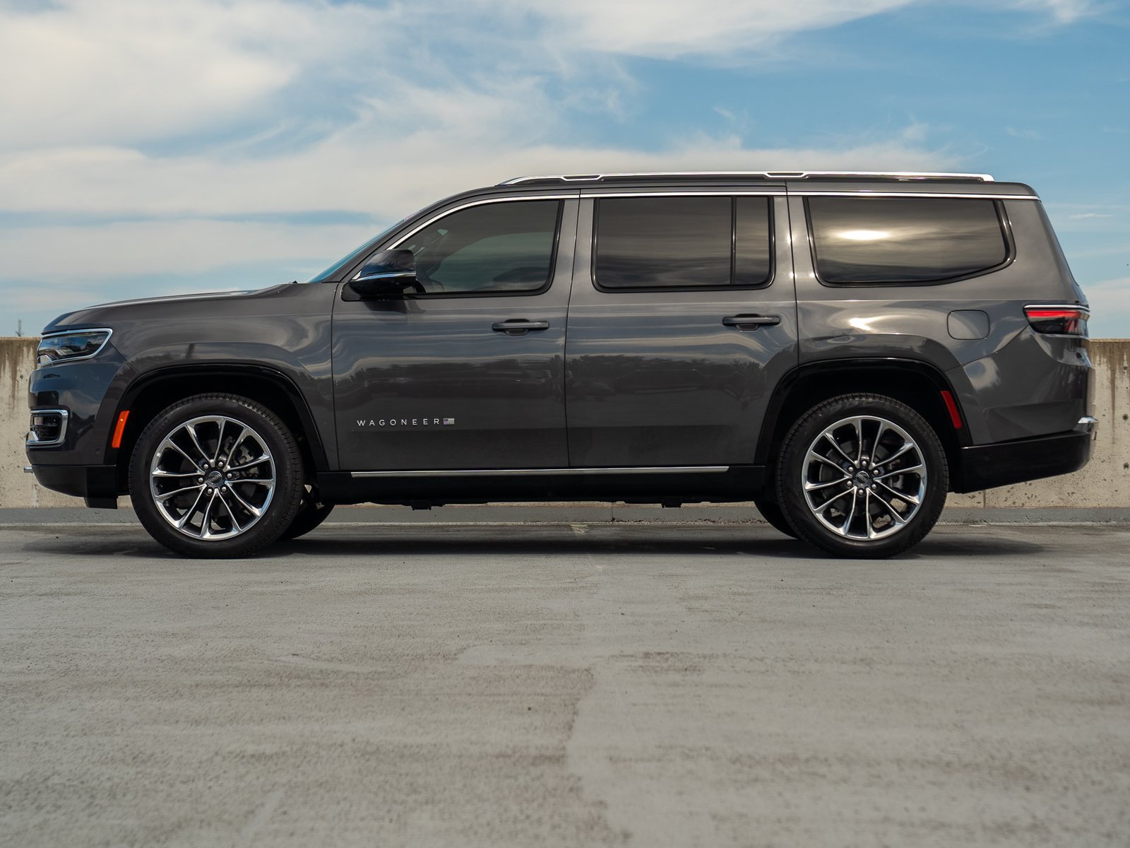 Used 2024 Jeep Wagoneer Series III w/ Premium Group I AWD/4WD image 3