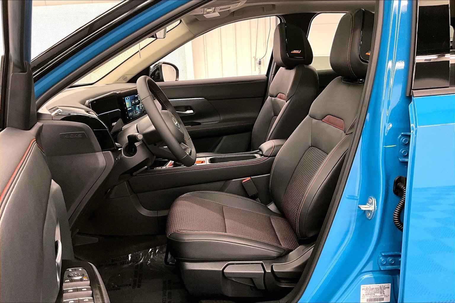 New 2025 Nissan Kicks SR w/ SR Premium Package AWD/4WD image 29