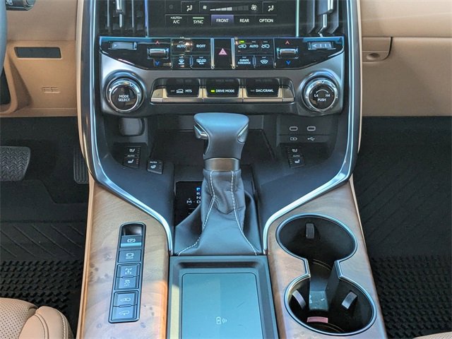 Used 2025 Lexus LX 600 4WD w/ Luxury Package image 19