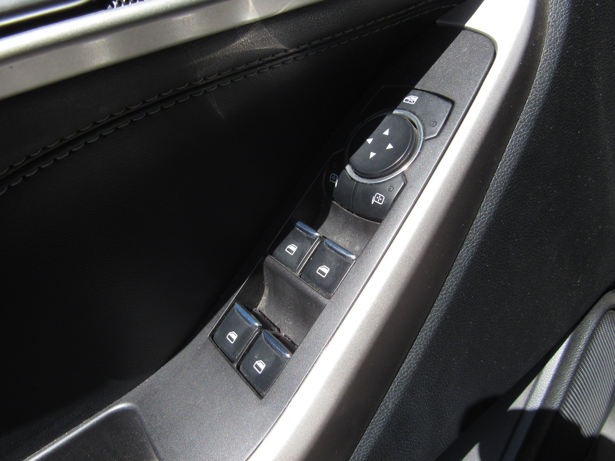 Used 2023 Ford Explorer XLT w/ Equipment Group 202A AWD/4WD image 23