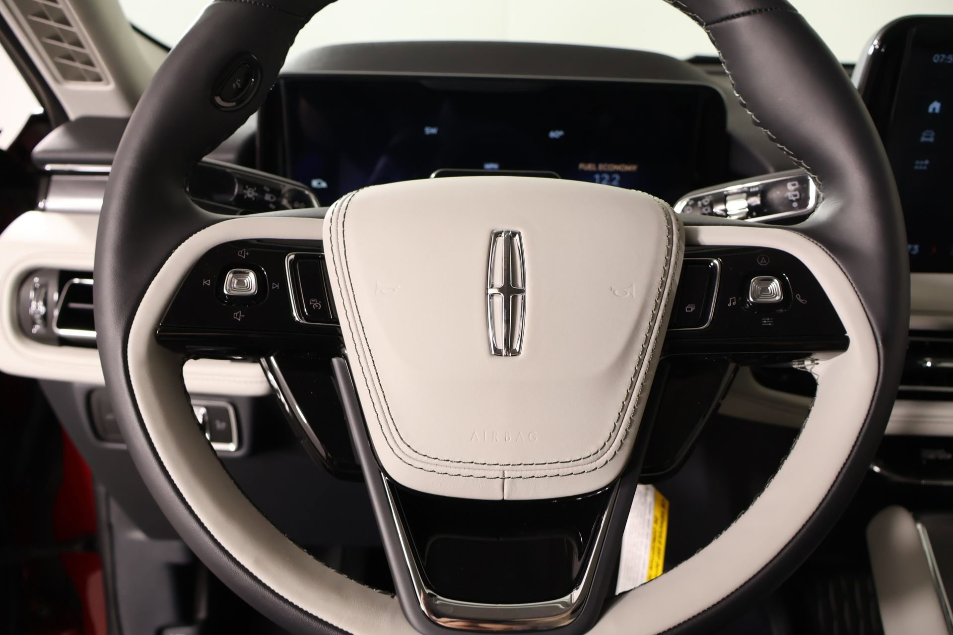 New 2026 Lincoln Aviator AWD image 3