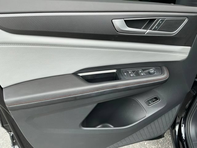 Used 2024 Volkswagen Atlas Peak Edition SE AWD/4WD image 13