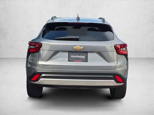 Used 2025 Chevrolet Trax LT FWD image 7
