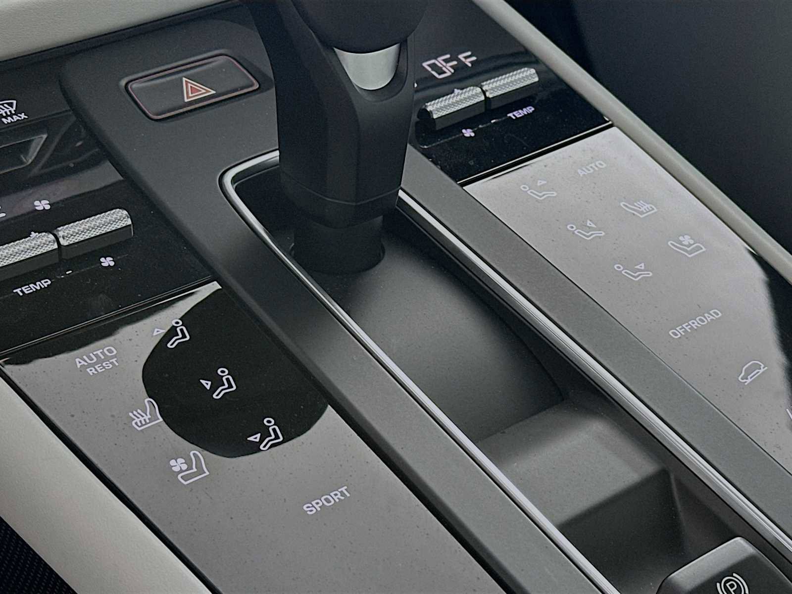Certified 2025 Porsche Macan image 22