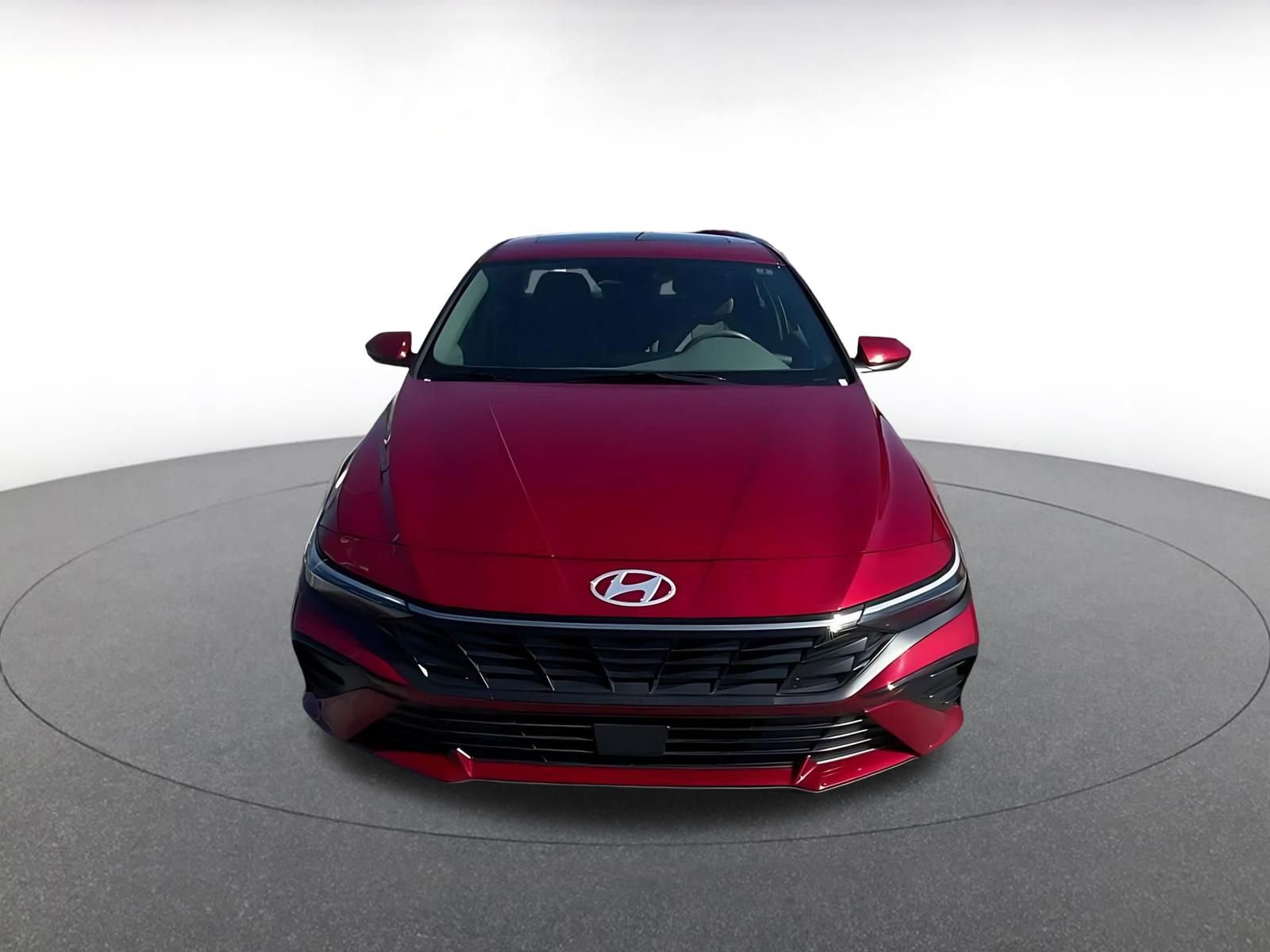 Used 2025 Hyundai Elantra SEL image 2