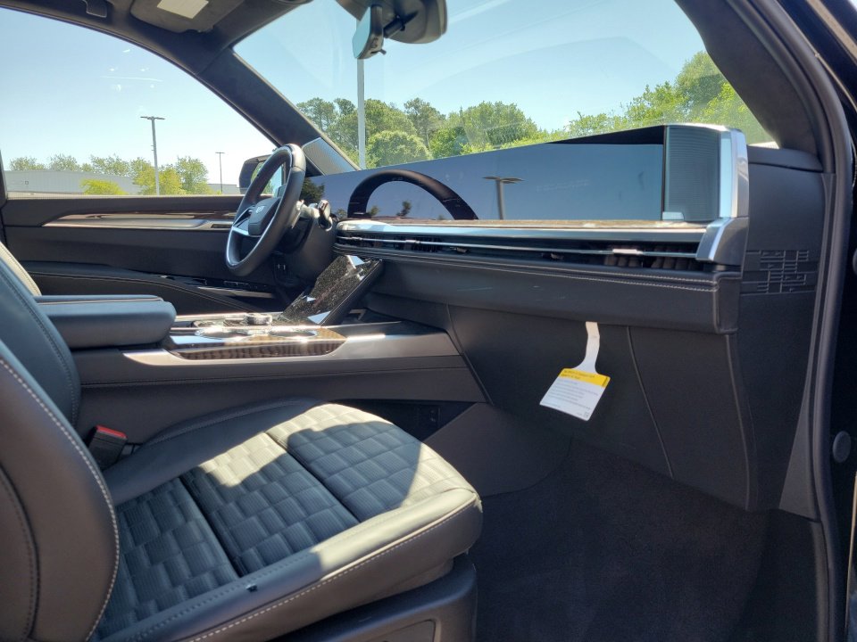 New 2026 Cadillac Escalade ESV Platinum Luxury AWD/4WD image 28