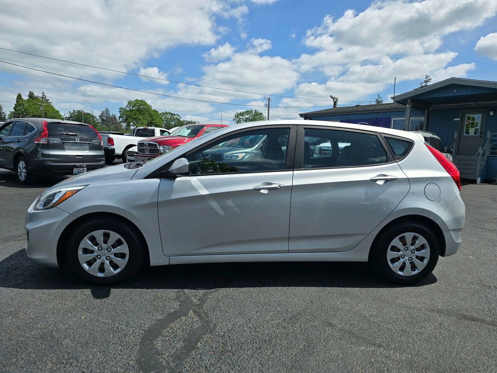 Used 2017 Hyundai Accent SE FWD image 2