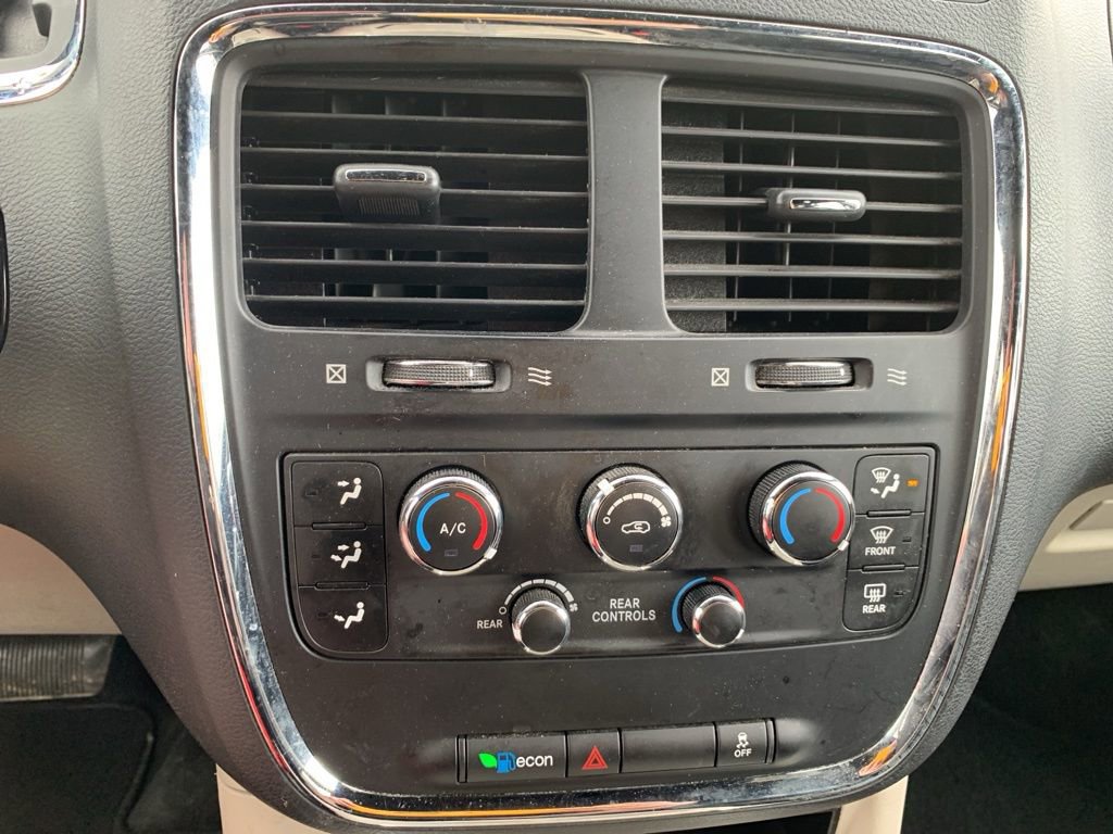 Used 2018 Dodge Grand Caravan SXT image 19