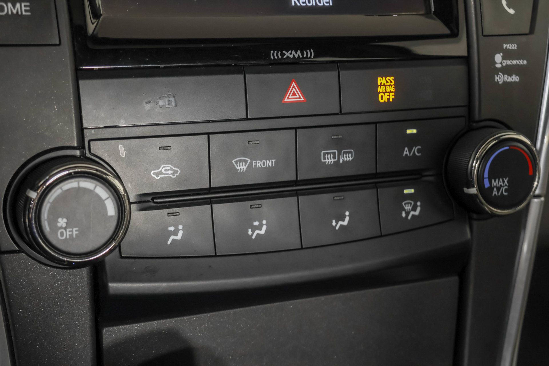 Used 2017 Toyota Camry LE w/ Moonroof Package FWD image 30