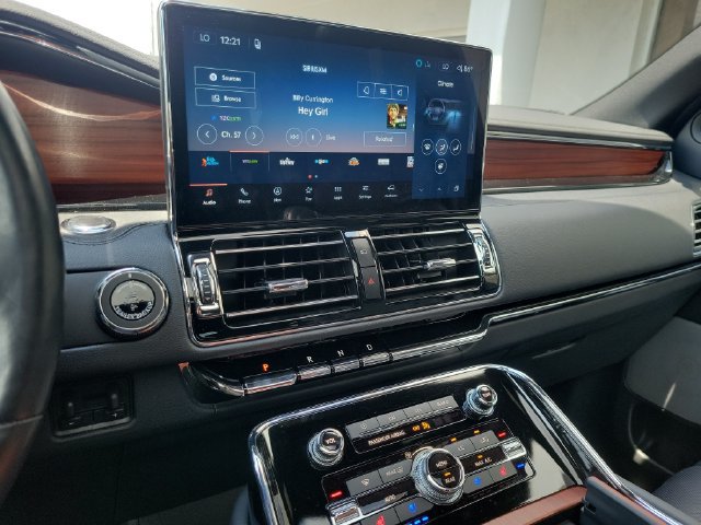 Used 2024 Lincoln Navigator L Reserve AWD/4WD image 16