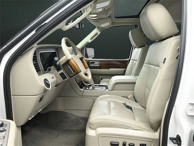 Used 2014 Lincoln Navigator 4WD image 11