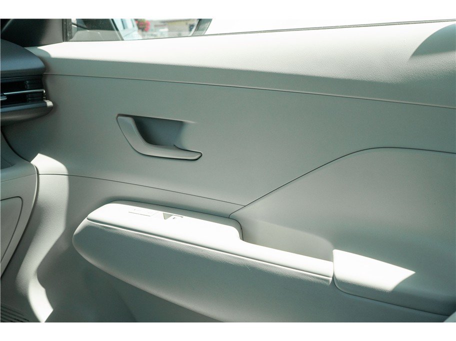 Used 2025 Hyundai Kona SEL FWD image 14