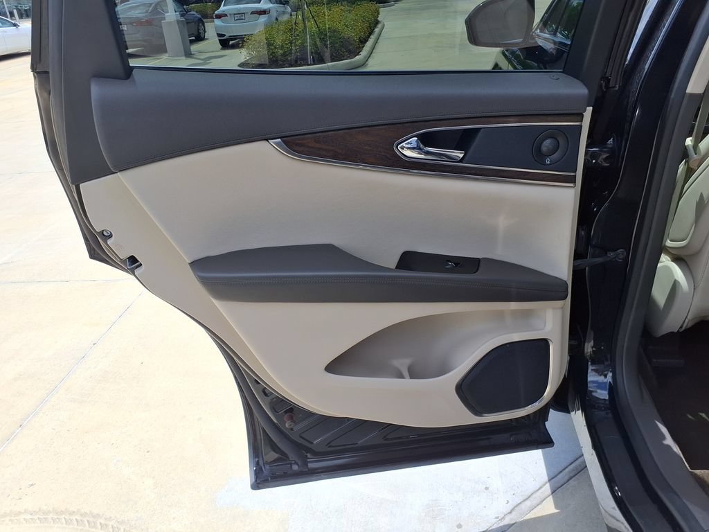 Used 2016 Lincoln MKX Reserve w/ Technology Package FWD image 14
