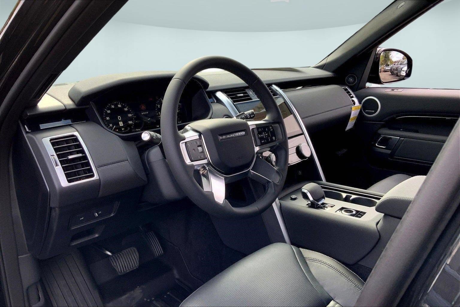 New 2025 Land Rover Discovery S AWD/4WD image 3